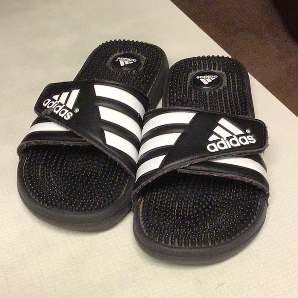 mens adidas flip flops size 9